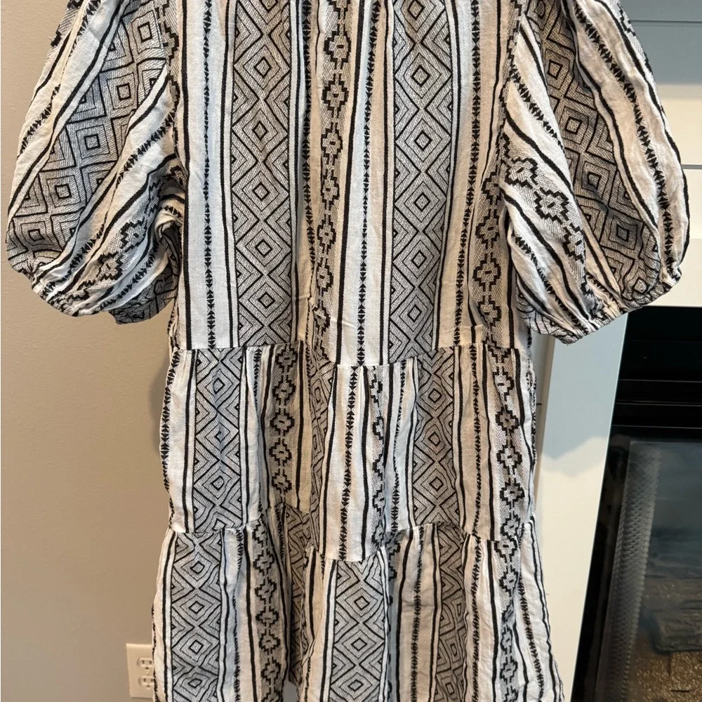 Velvet by Graham & Spencer Black & White Puff Sleeve women’s small made in India - Picture 8 of 9